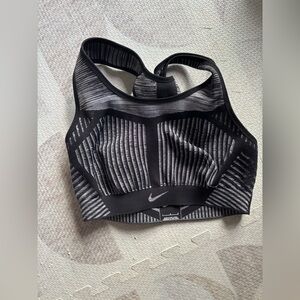 Nike FE/NOM Flyknit Sports Bra